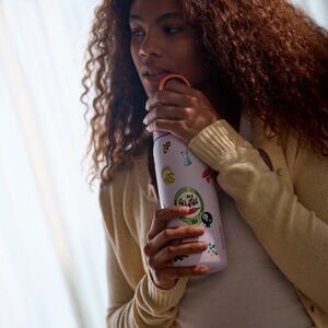 Owala UO Exclusive FreeSip 32oz Water Bottle Dear Daisy